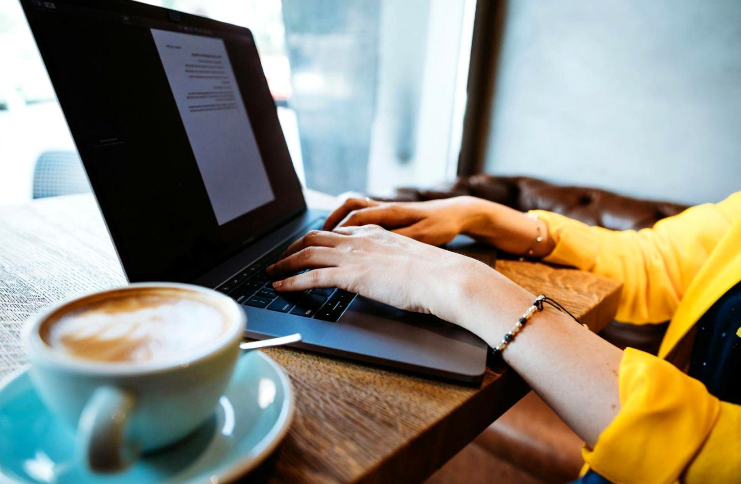 Detailansicht von Finanzanalysen und Berichten